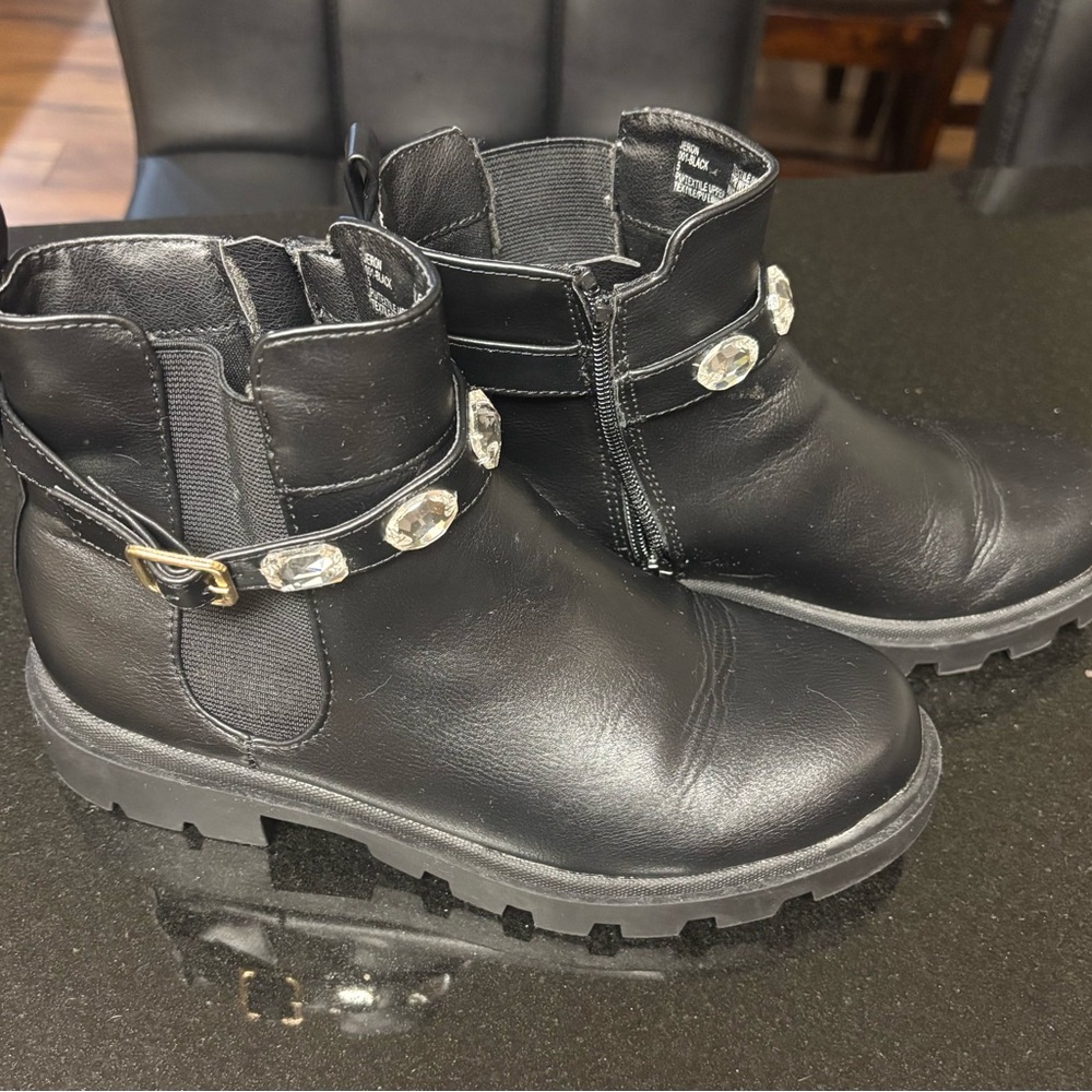 Steve Madden JAMulet